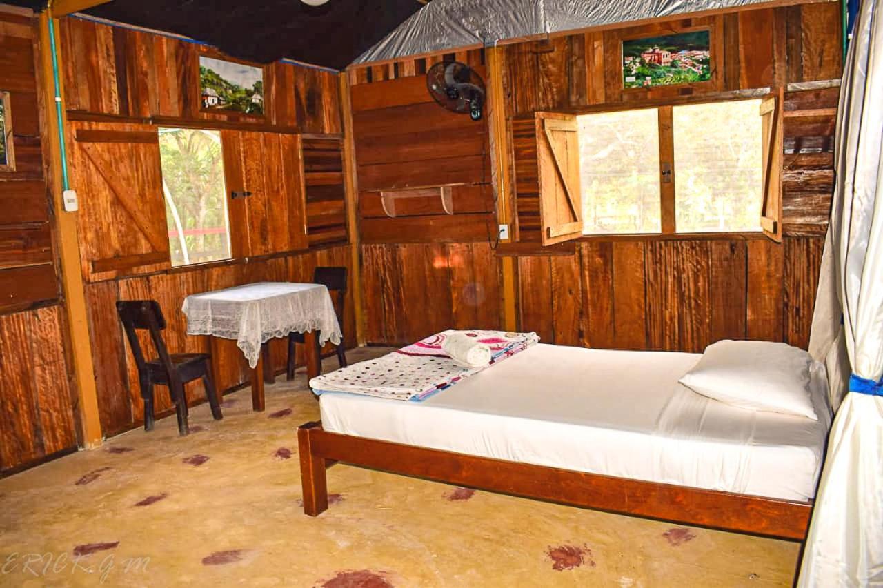 Hostal Cano Nevera La Macarena Екстериор снимка